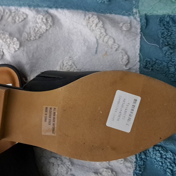 NEVER WORN NEW IN BOX!! DV by Dolce Vita Black Studded Clogs - Picture 2 of 4